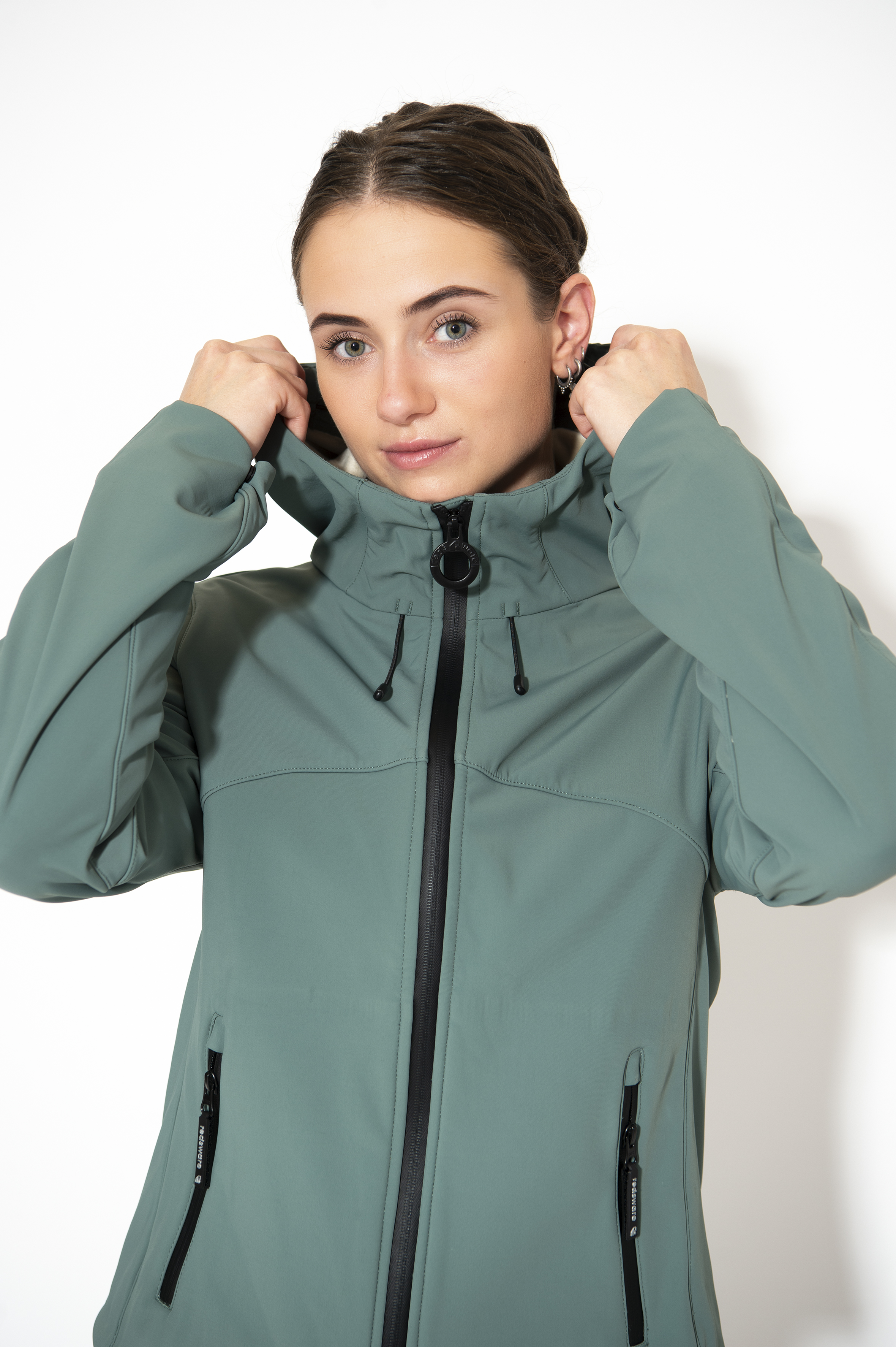 Fleur jacket – Forest, studio photograph 5