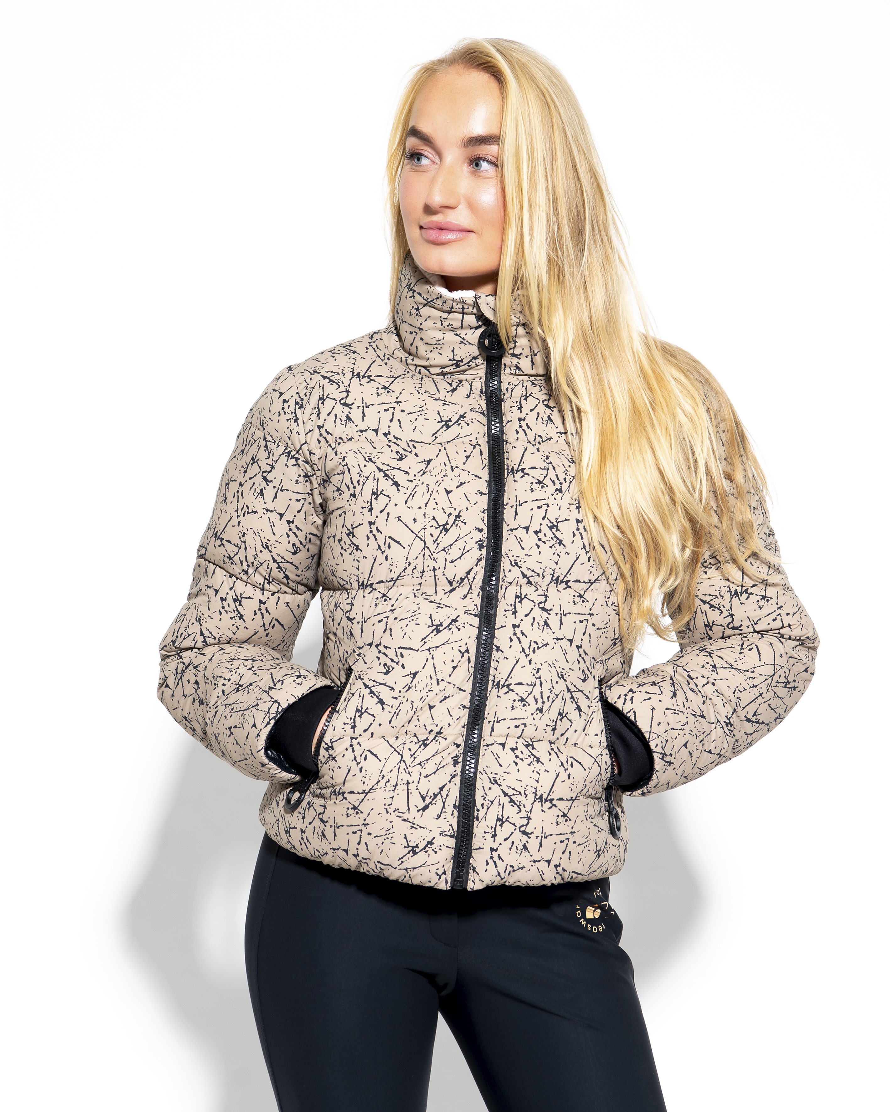 Suzy winter jacket in Mouse, front view with zipped pockets